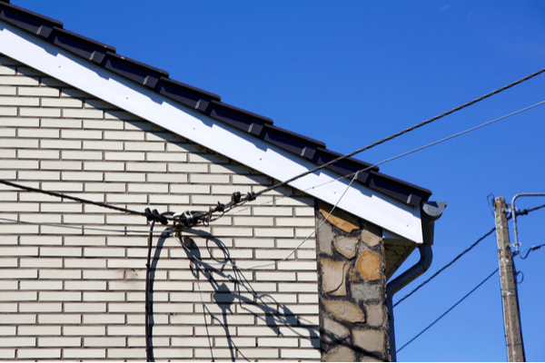 Who Removes Telephone Line from Pole to House